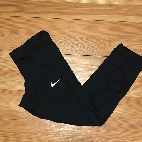Nike Pants - Women’s Nike Cropped Legging